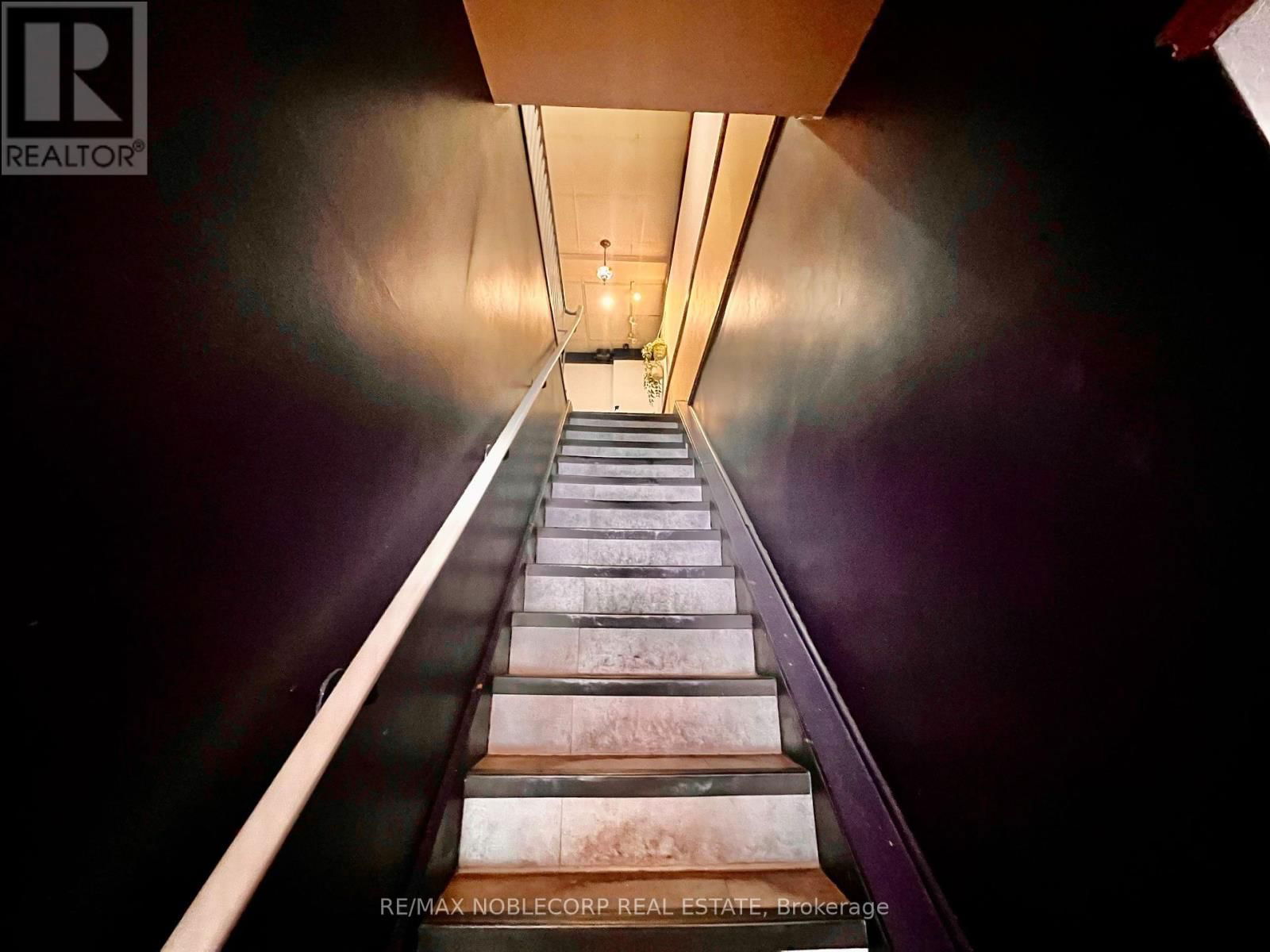 656 SPADINA AVENUE Image 11