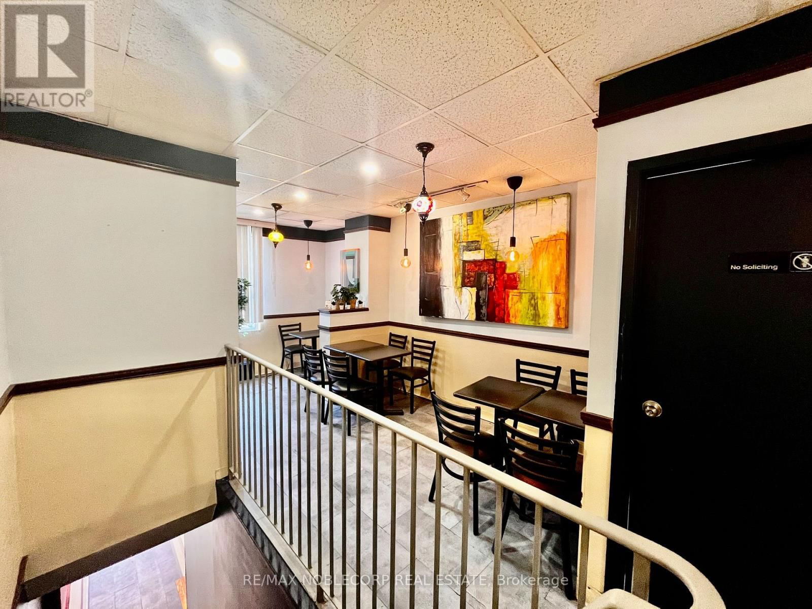 656 SPADINA AVENUE Image 13
