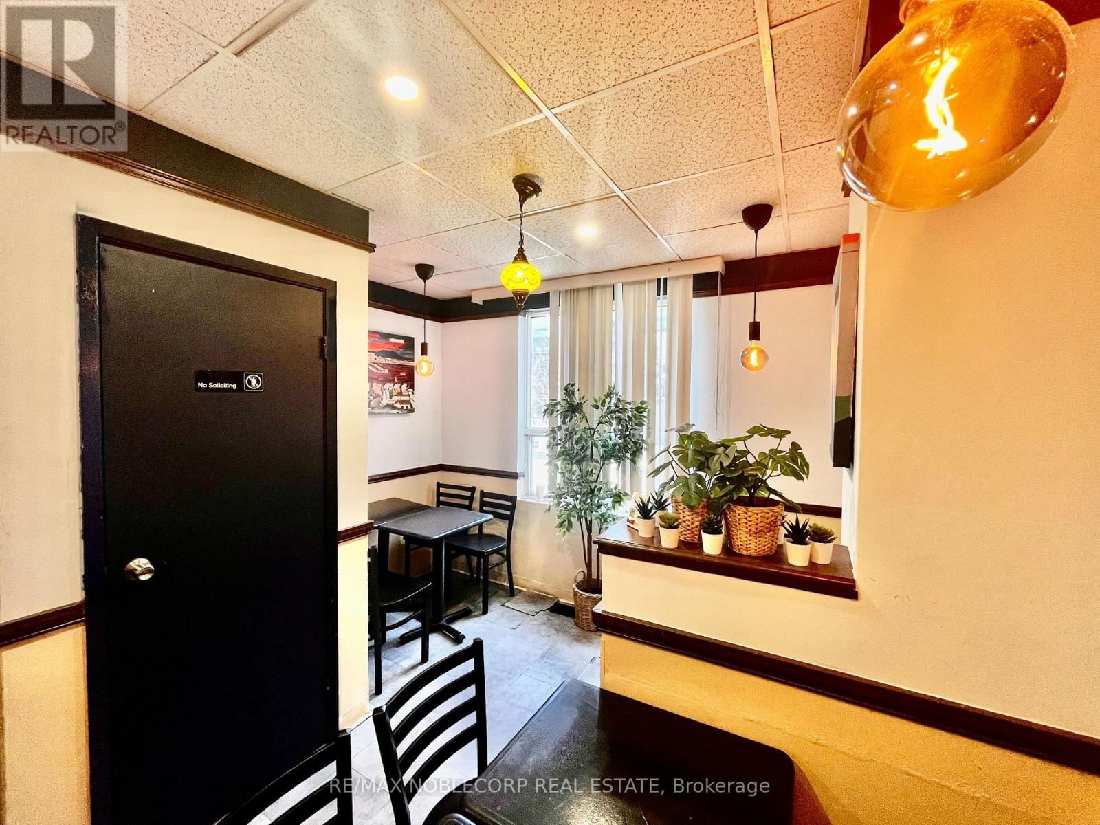 656 SPADINA AVENUE Image 14