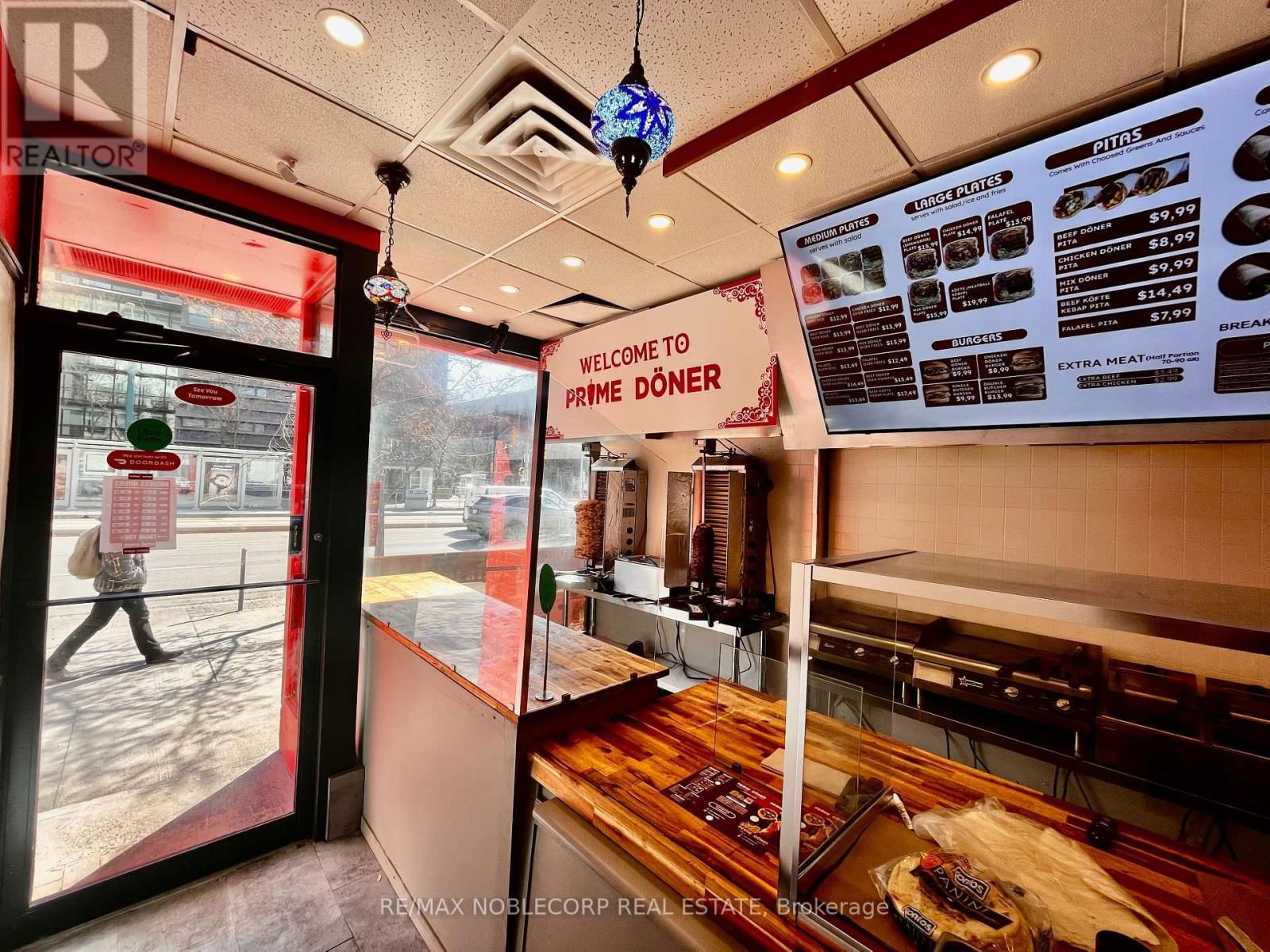 656 SPADINA AVENUE Image 3