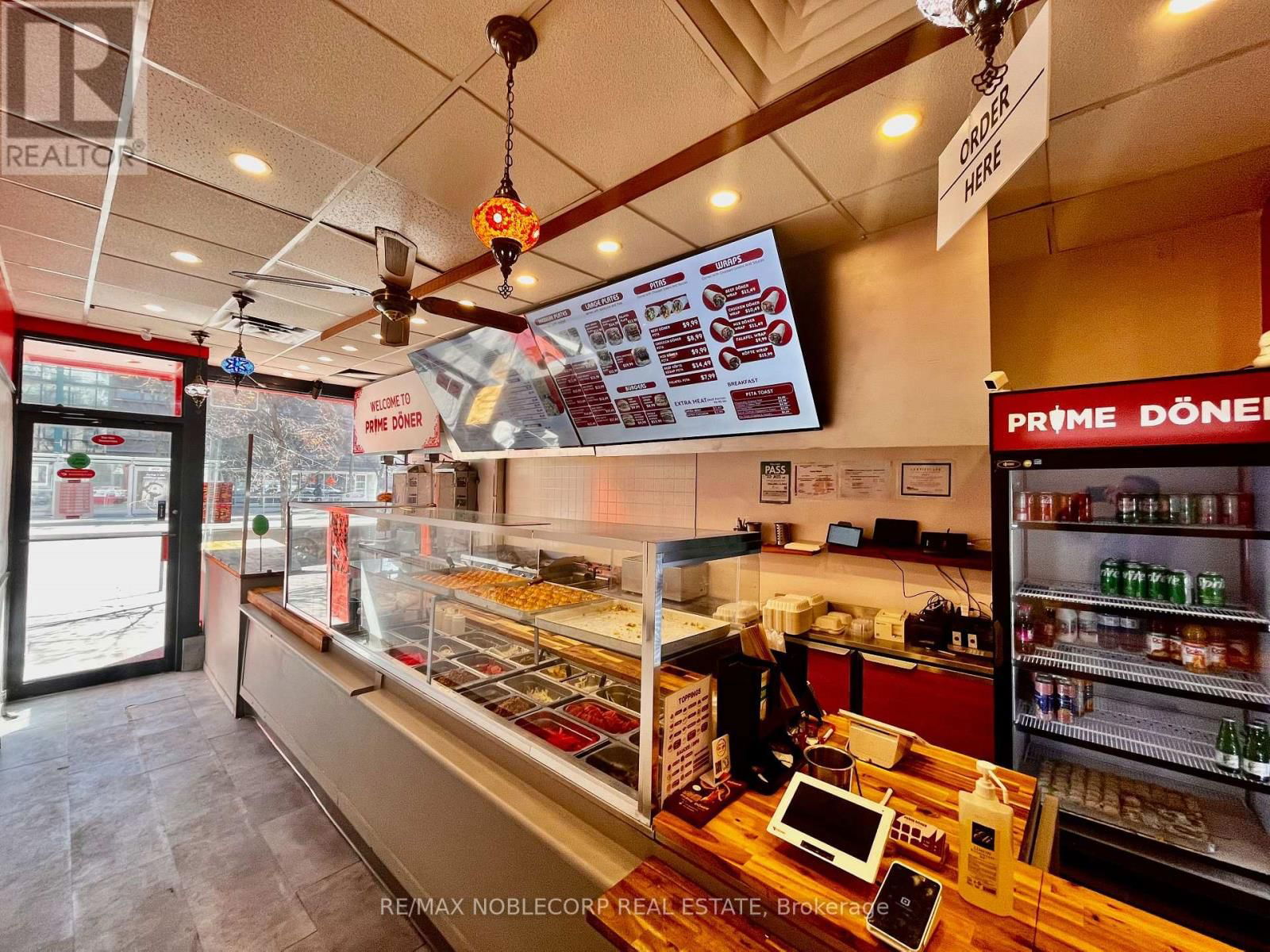 656 SPADINA AVENUE Image 4