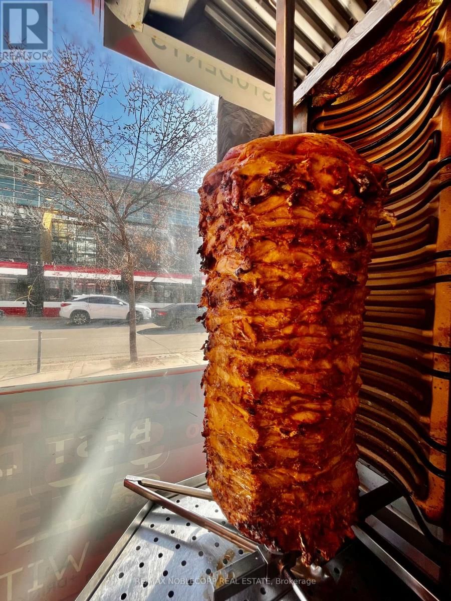 656 SPADINA AVENUE Image 7