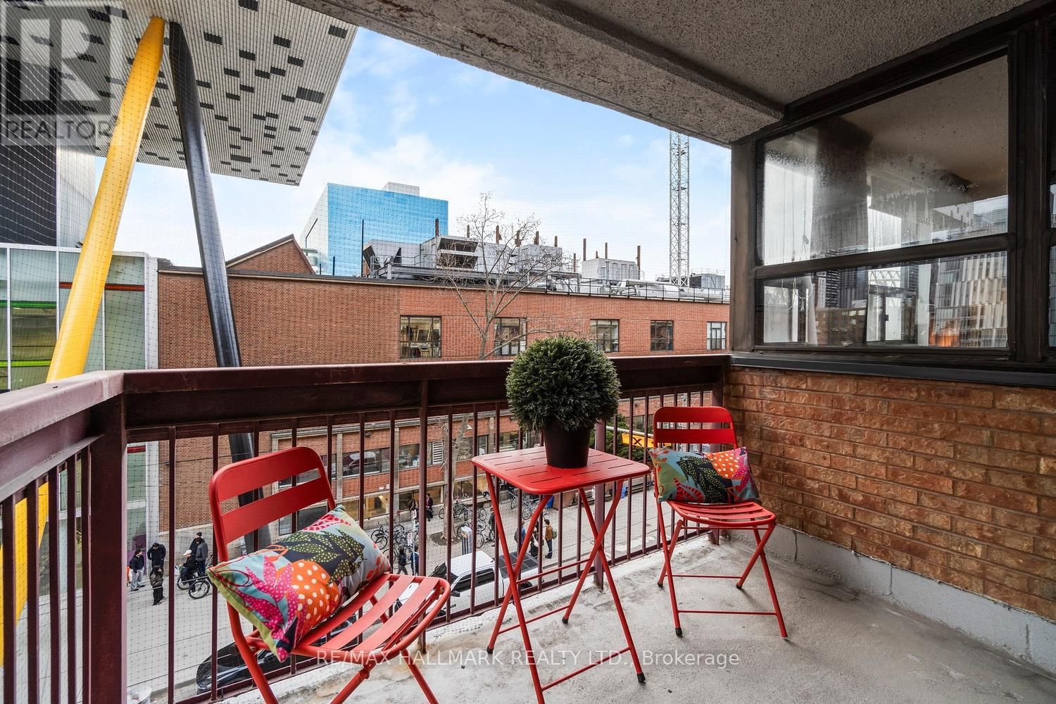 417 - 89 MCCAUL STREET Image 9