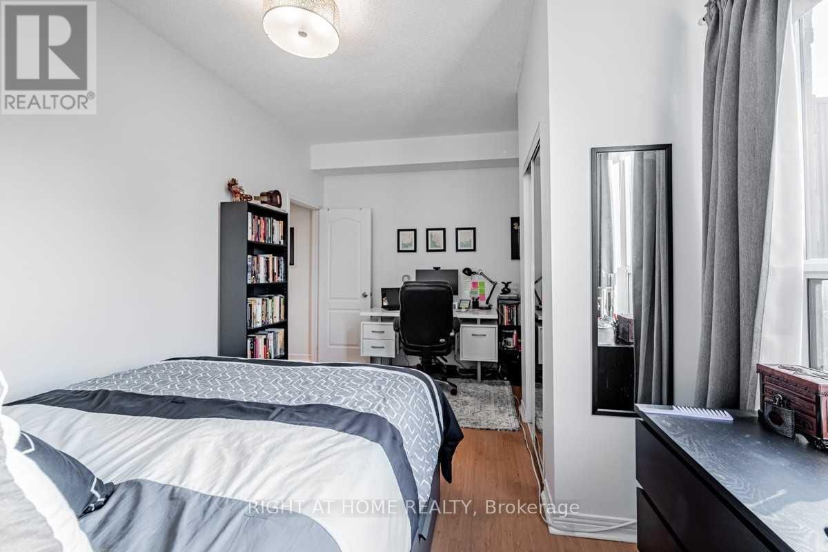 2 - 1069 COLLEGE STREET Image 6