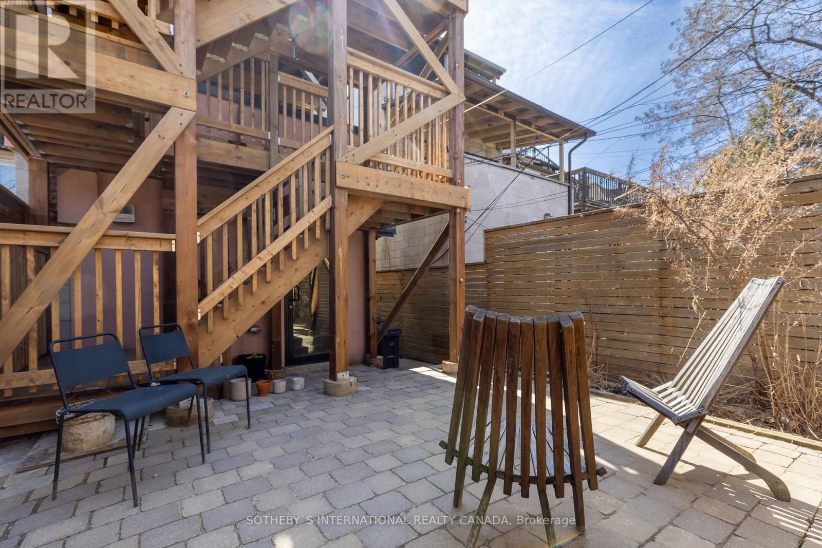 872 COLLEGE STREET Image 14