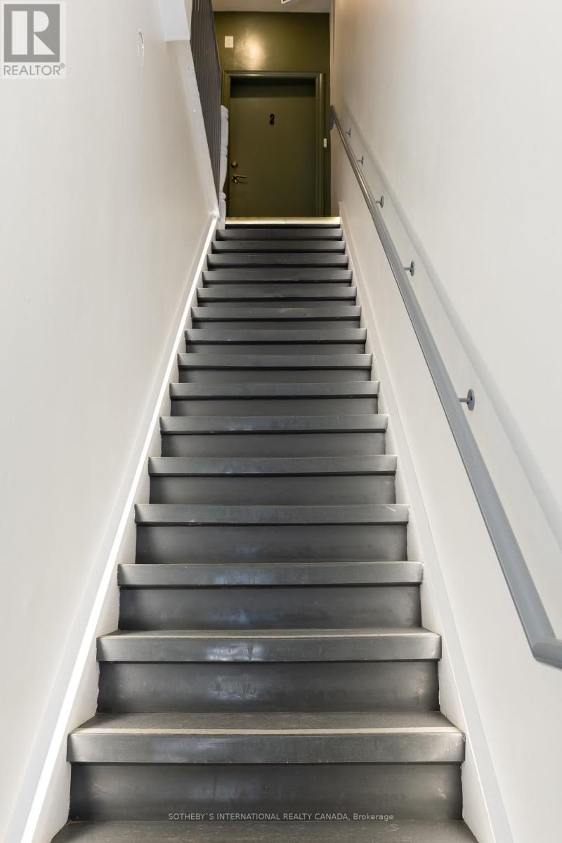 872 COLLEGE STREET Image 15