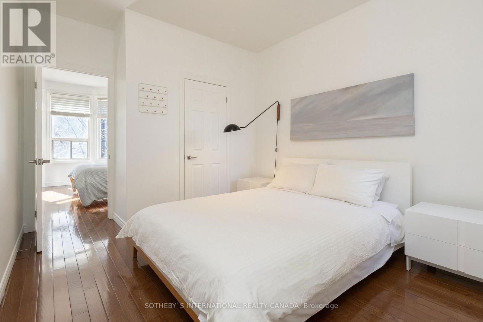 872 COLLEGE STREET Image 22