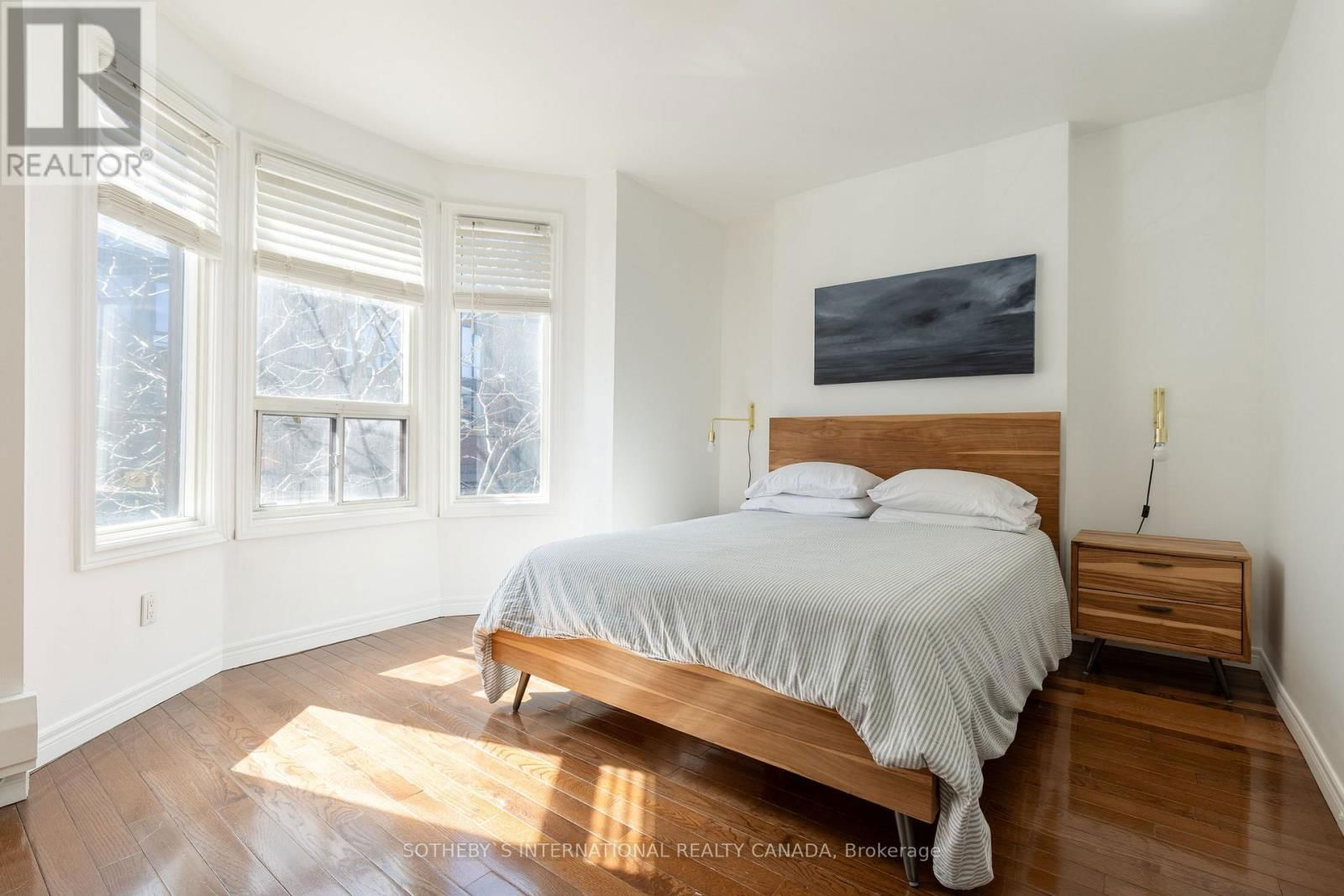872 COLLEGE STREET Image 24