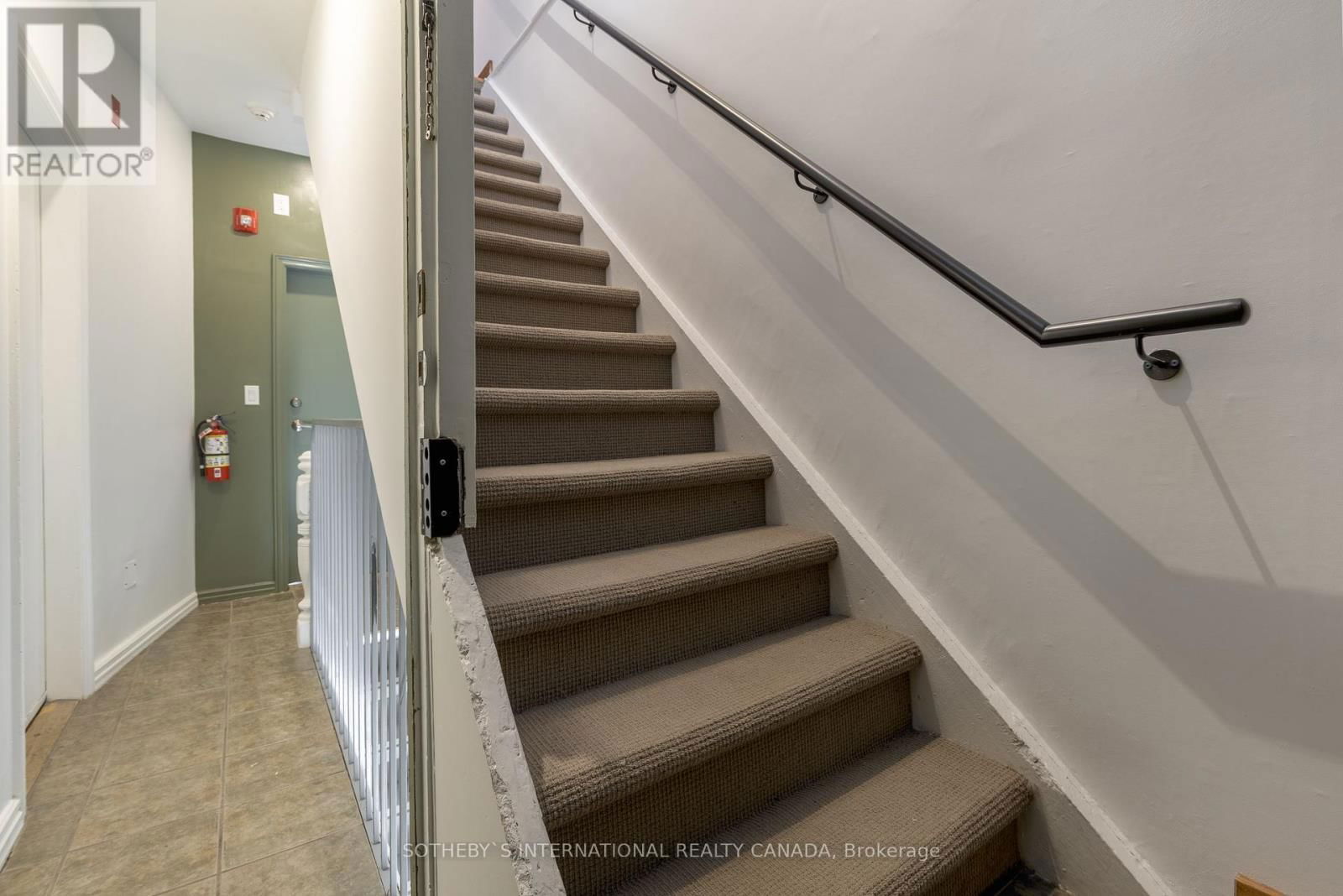 872 COLLEGE STREET Image 28