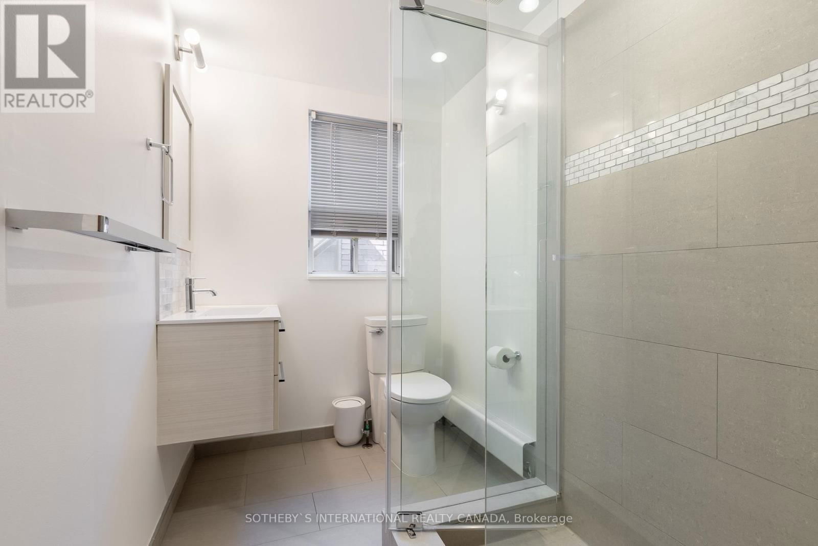 872 COLLEGE STREET Image 34
