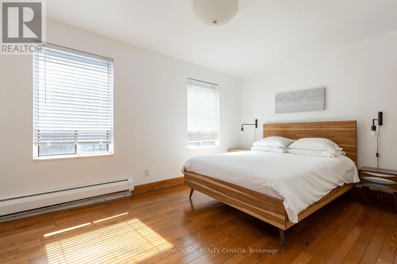 872 COLLEGE STREET Image 36