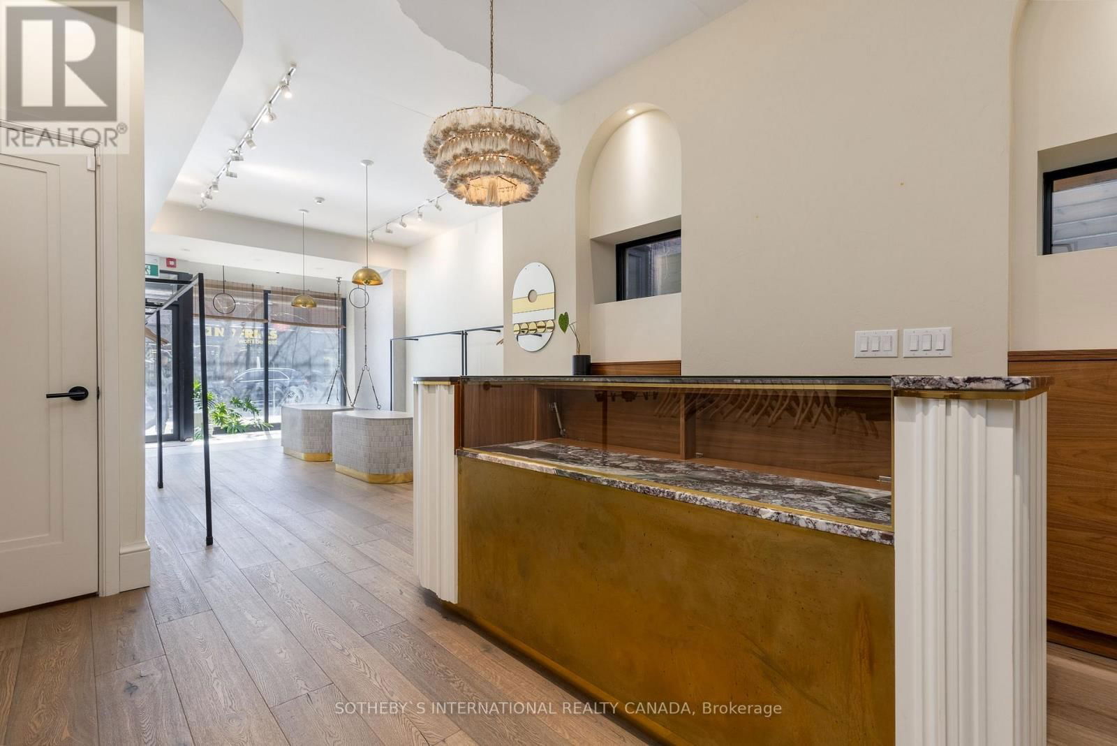 872 COLLEGE STREET Image 4