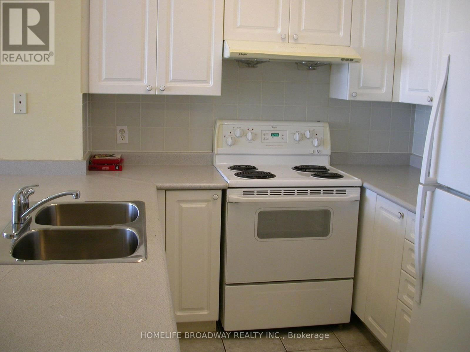 2815 - 18 PARKVIEW AVENUE Image 8