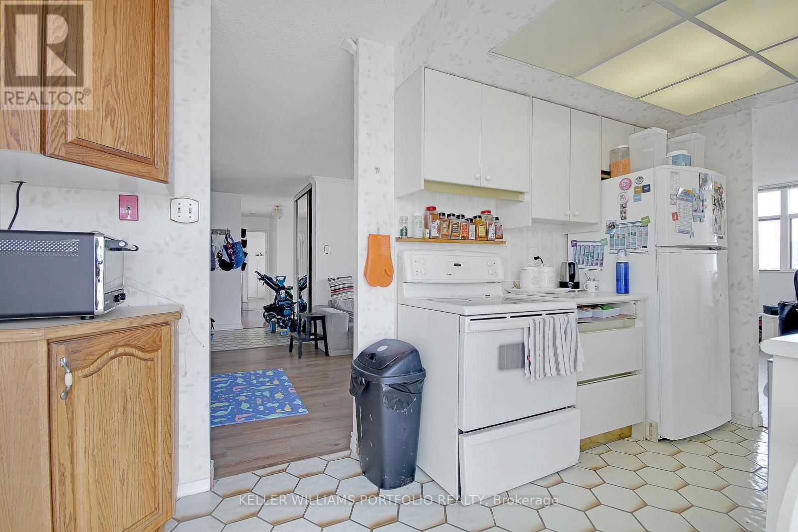 702 - 100 ANTIBES DRIVE Image 12