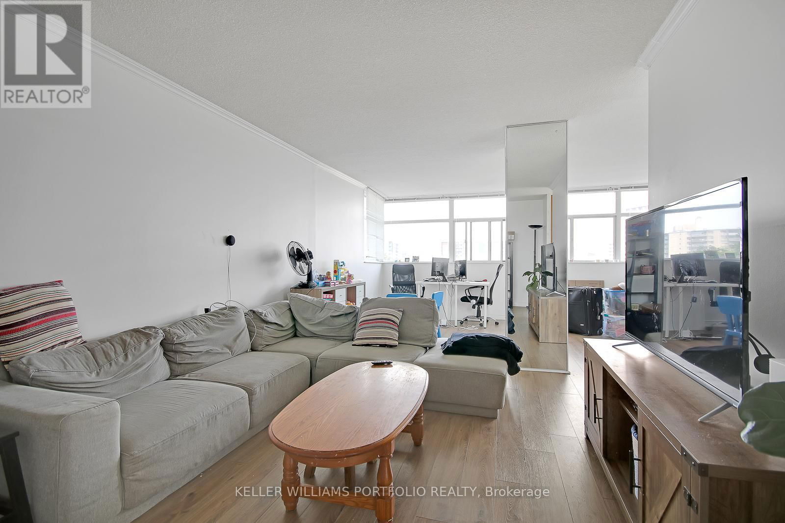 702 - 100 ANTIBES DRIVE Image 6