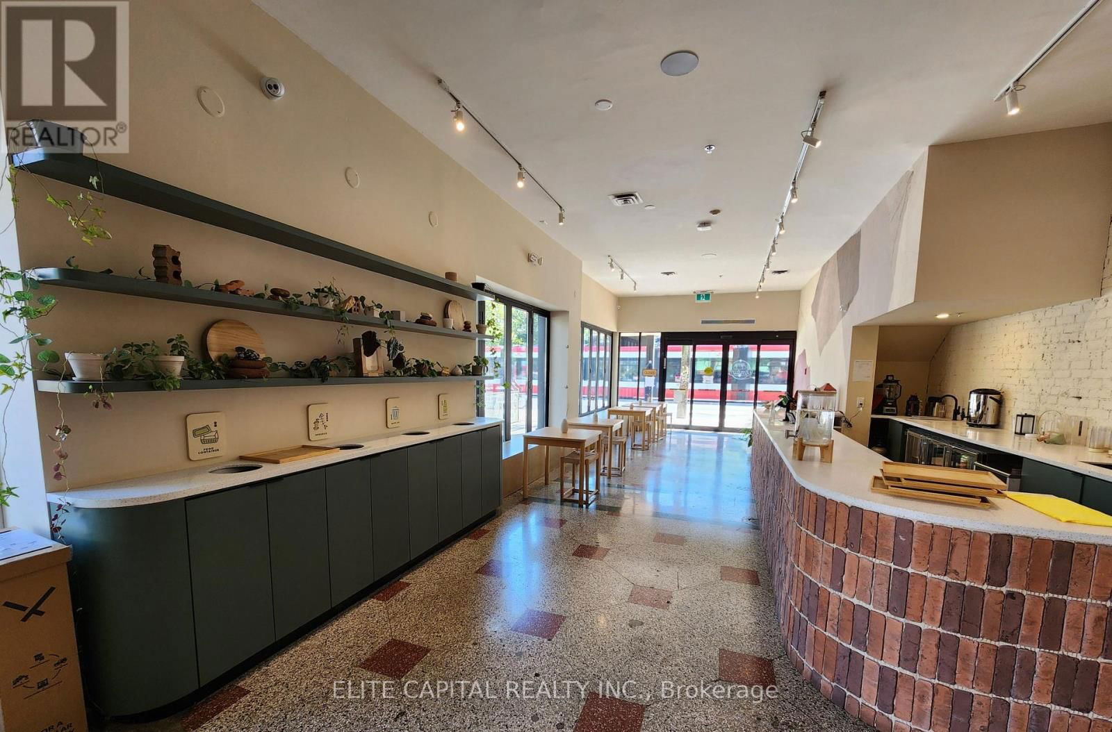 356 COLLEGE STREET Image 3