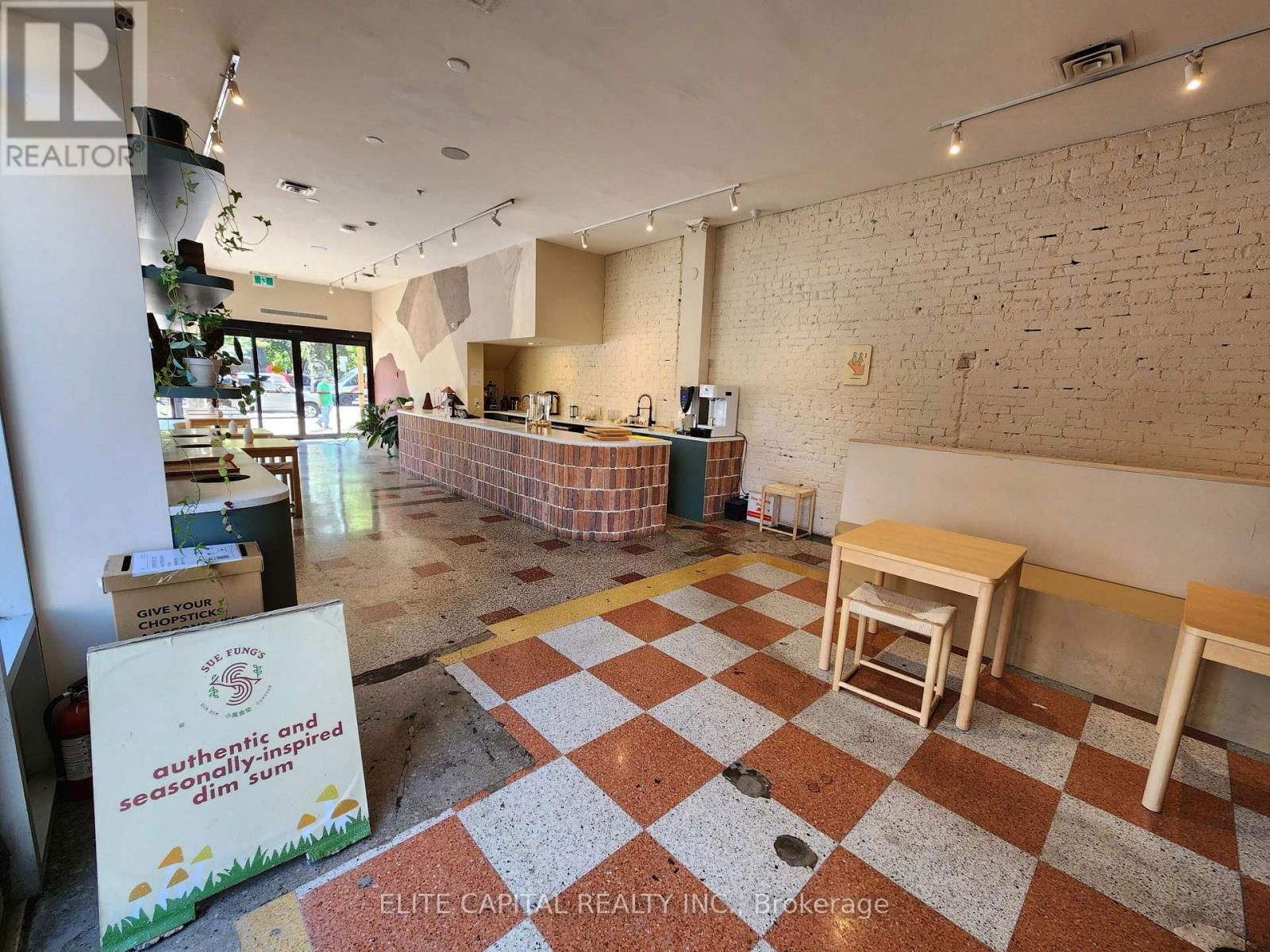 356 COLLEGE STREET Image 5