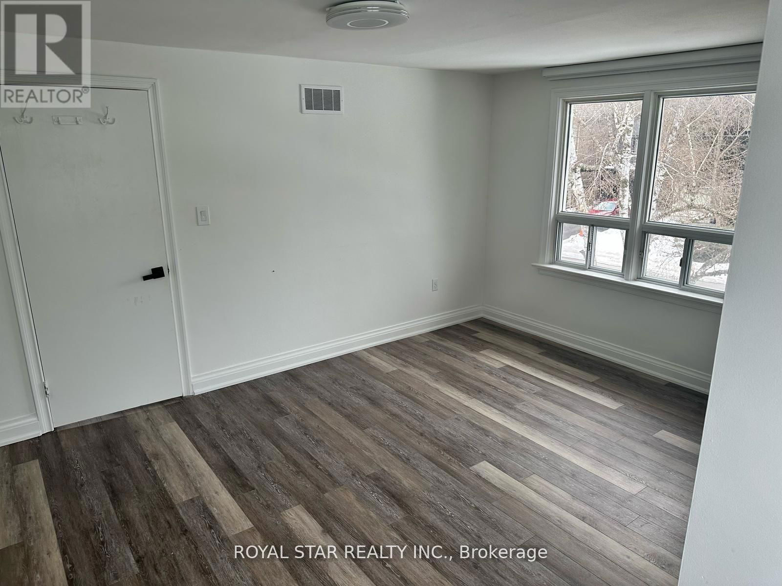 9 ROYCREST AVENUE Image 11