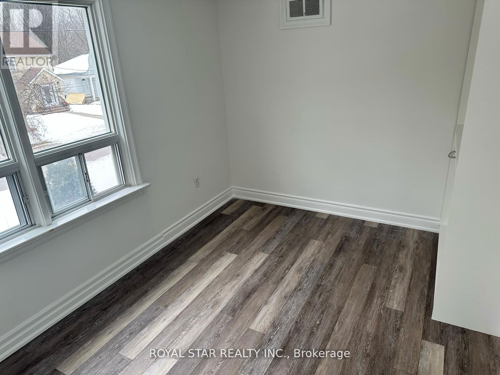 9 ROYCREST AVENUE Image 17