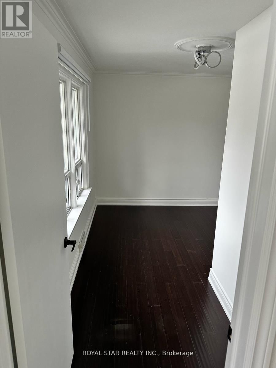 9 ROYCREST AVENUE Image 20