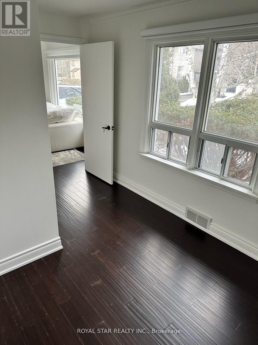 9 ROYCREST AVENUE Image 21