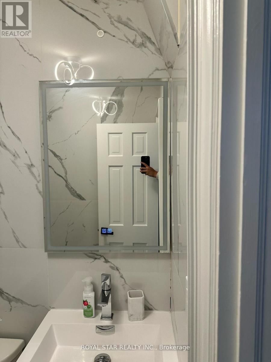 9 ROYCREST AVENUE Image 22