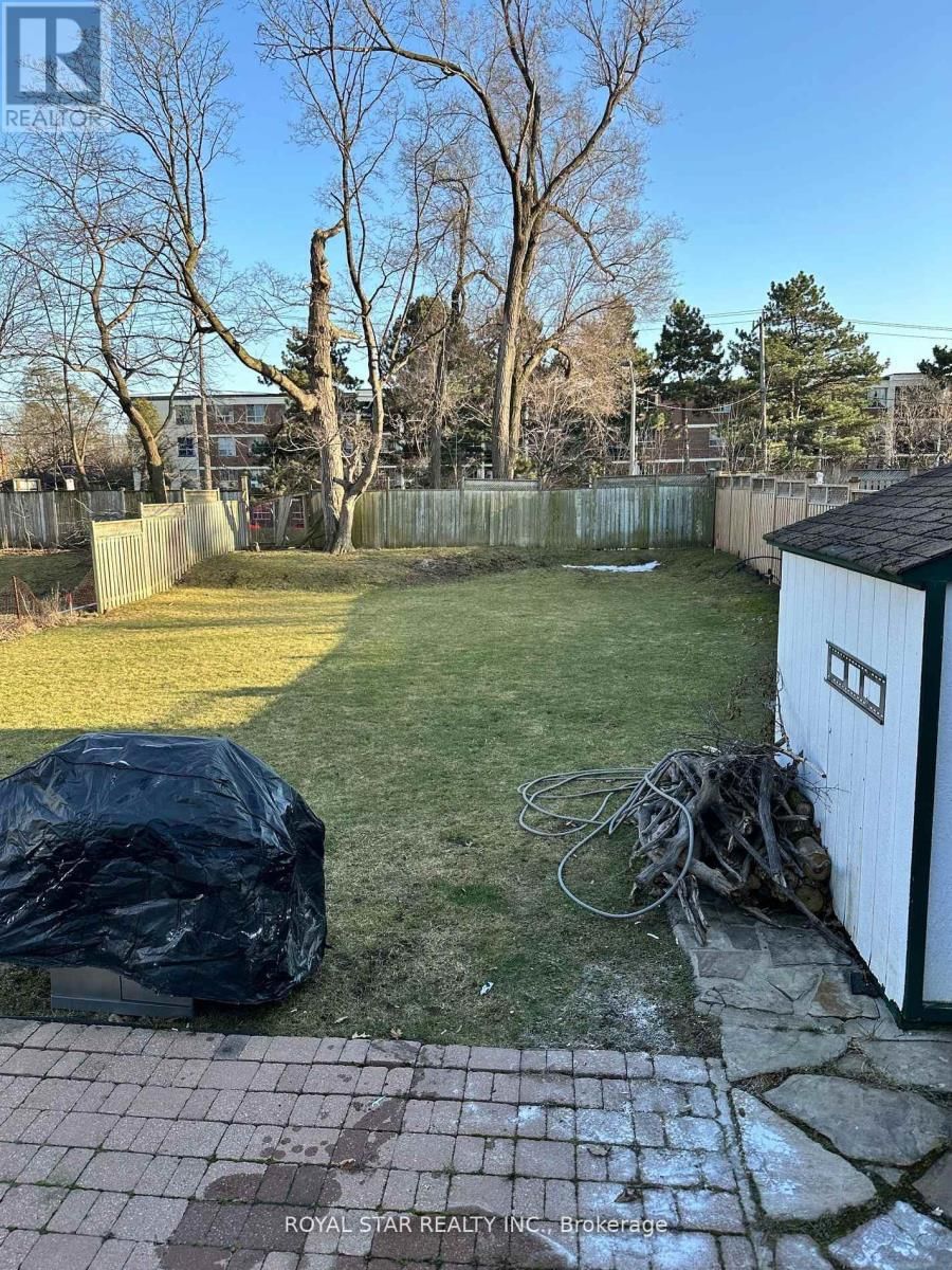9 ROYCREST AVENUE Image 33