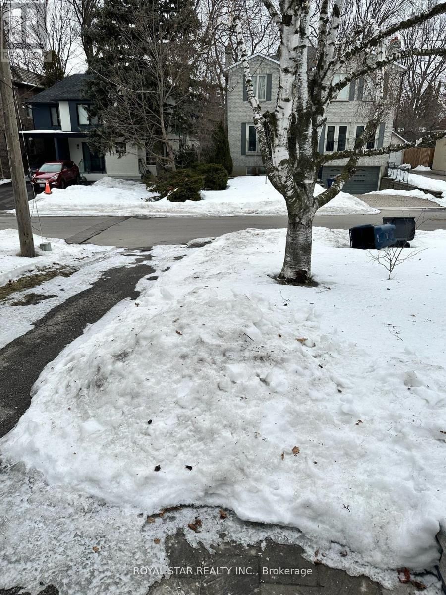 9 ROYCREST AVENUE Image 4
