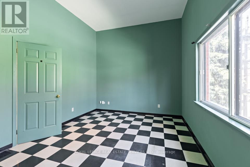 29 CAMERON AVENUE Image 18