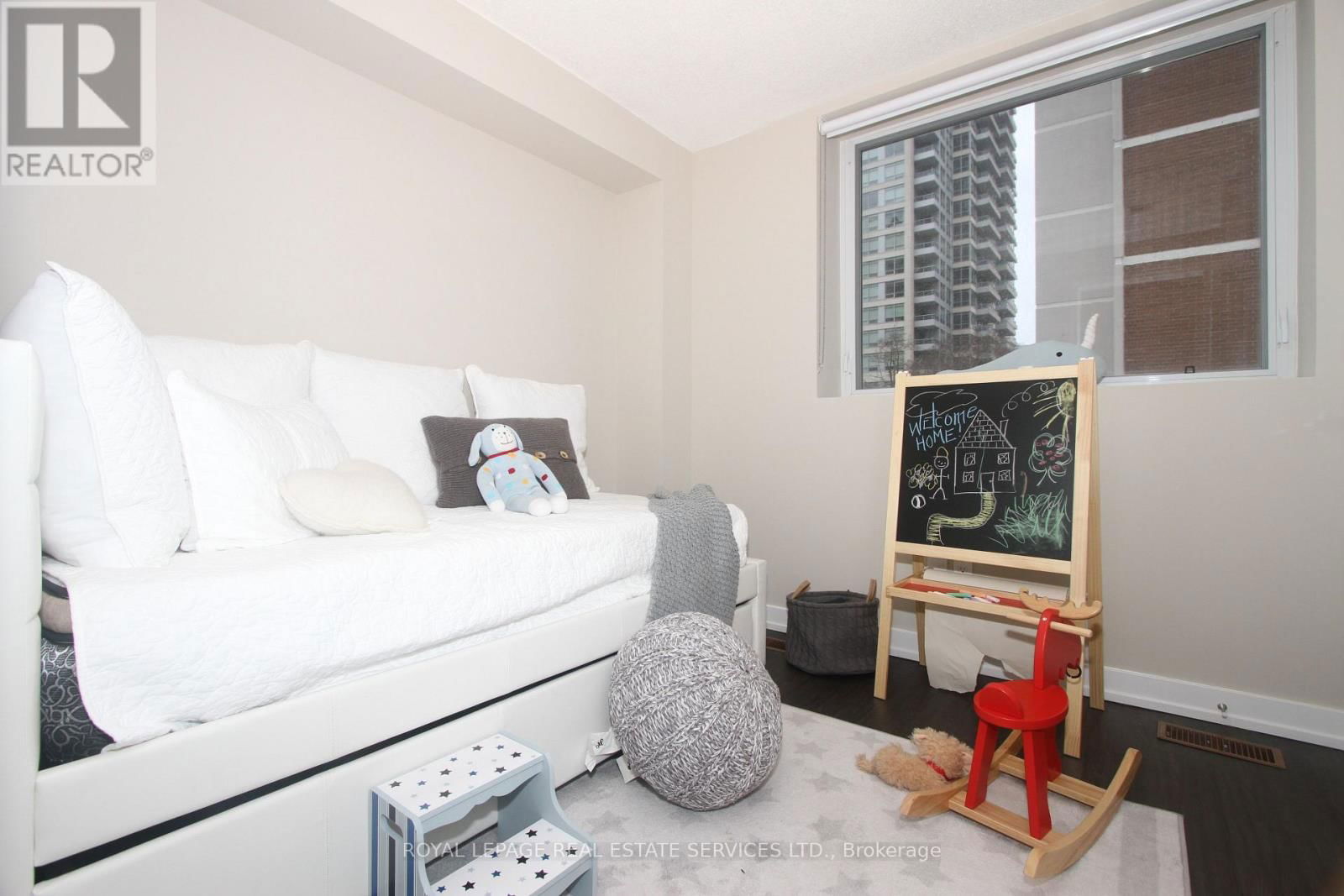 280 BLEECKER STREET Image 12