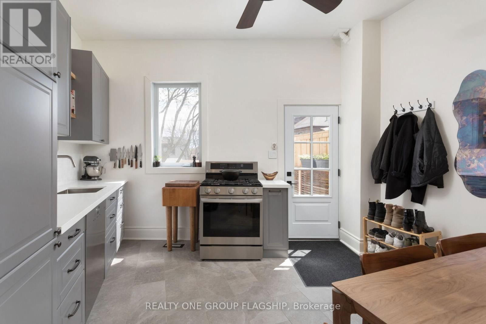 1691 DUNDAS STREET WEST Image 12