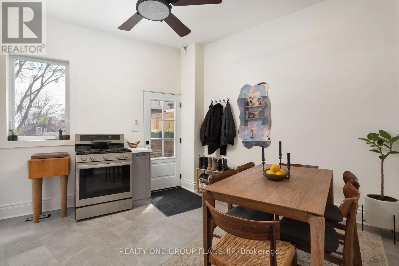 1691 DUNDAS STREET WEST Image 13