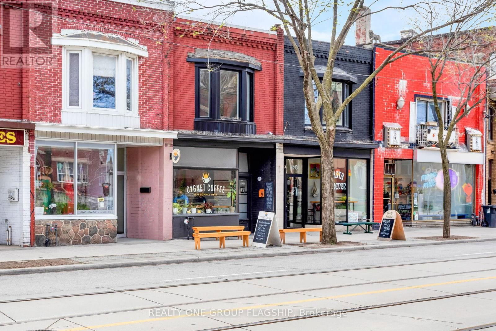 1691 DUNDAS STREET WEST Image 2