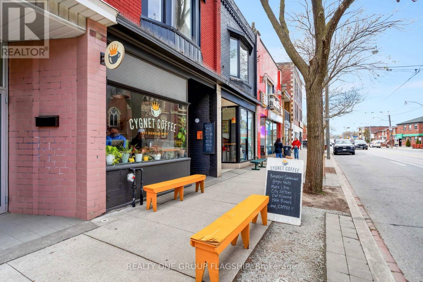 1691 DUNDAS STREET WEST Image 3