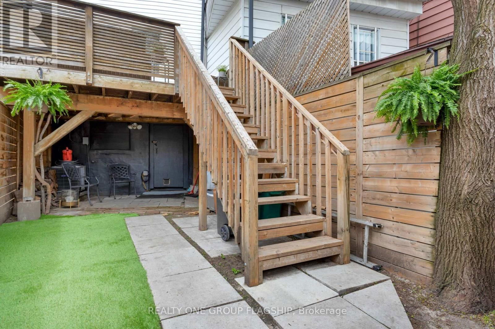 1691 DUNDAS STREET WEST Image 34
