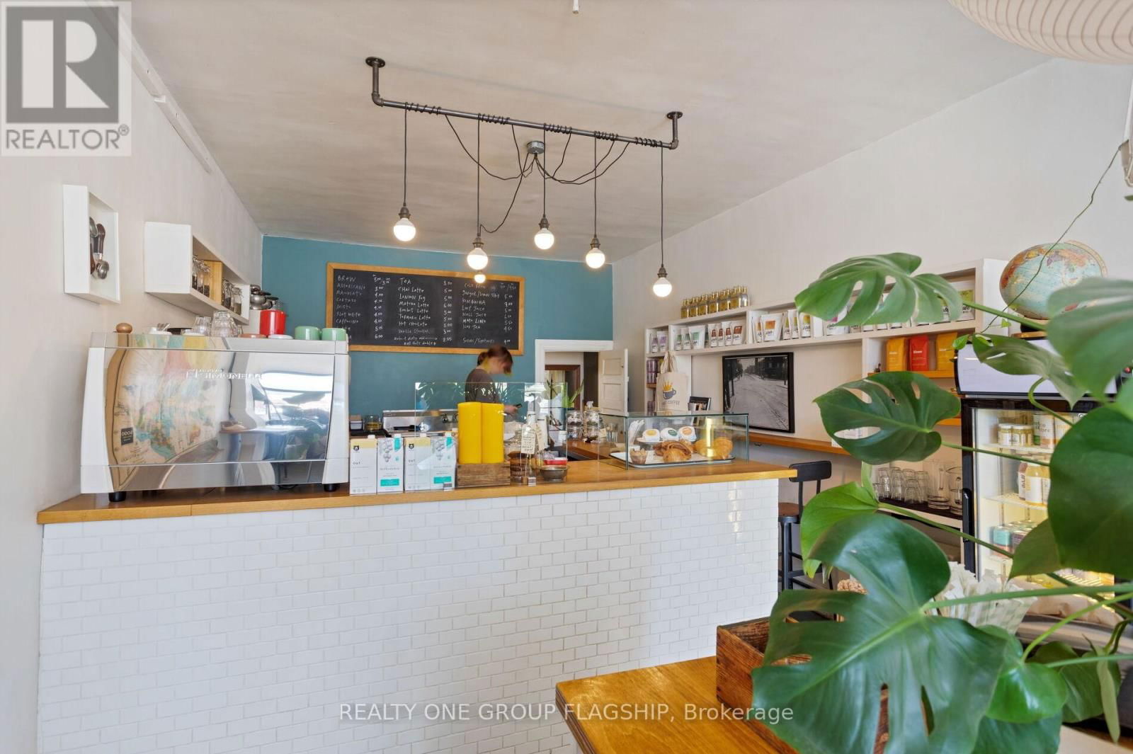 1691 DUNDAS STREET WEST Image 6