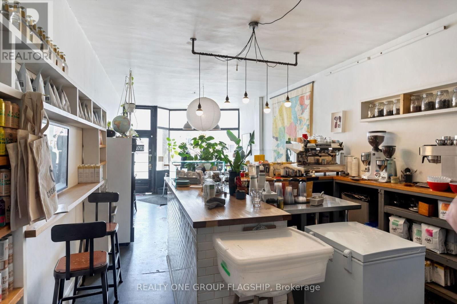 1691 DUNDAS STREET WEST Image 7