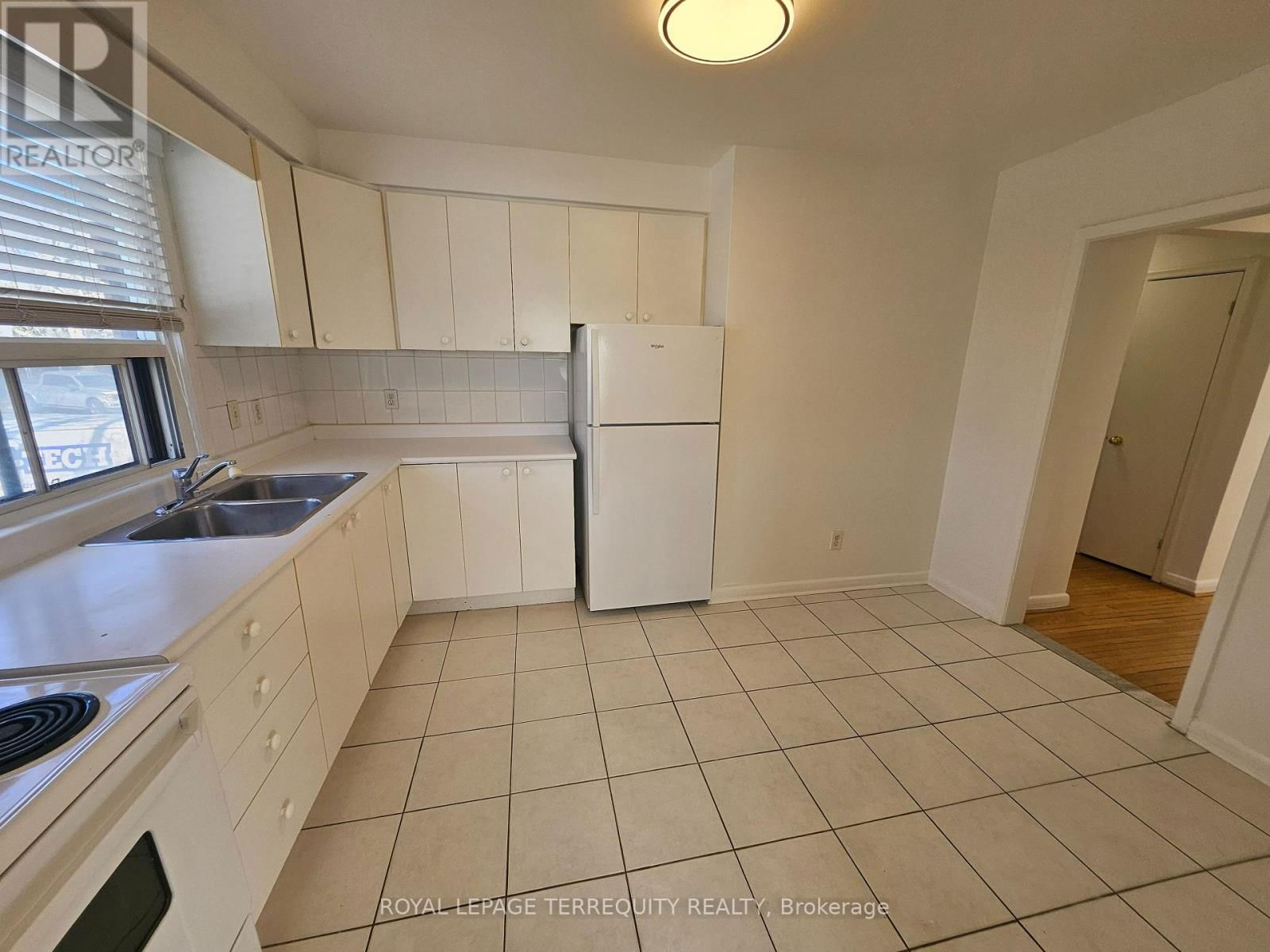 3 - 401 WINNETT AVENUE Image 10