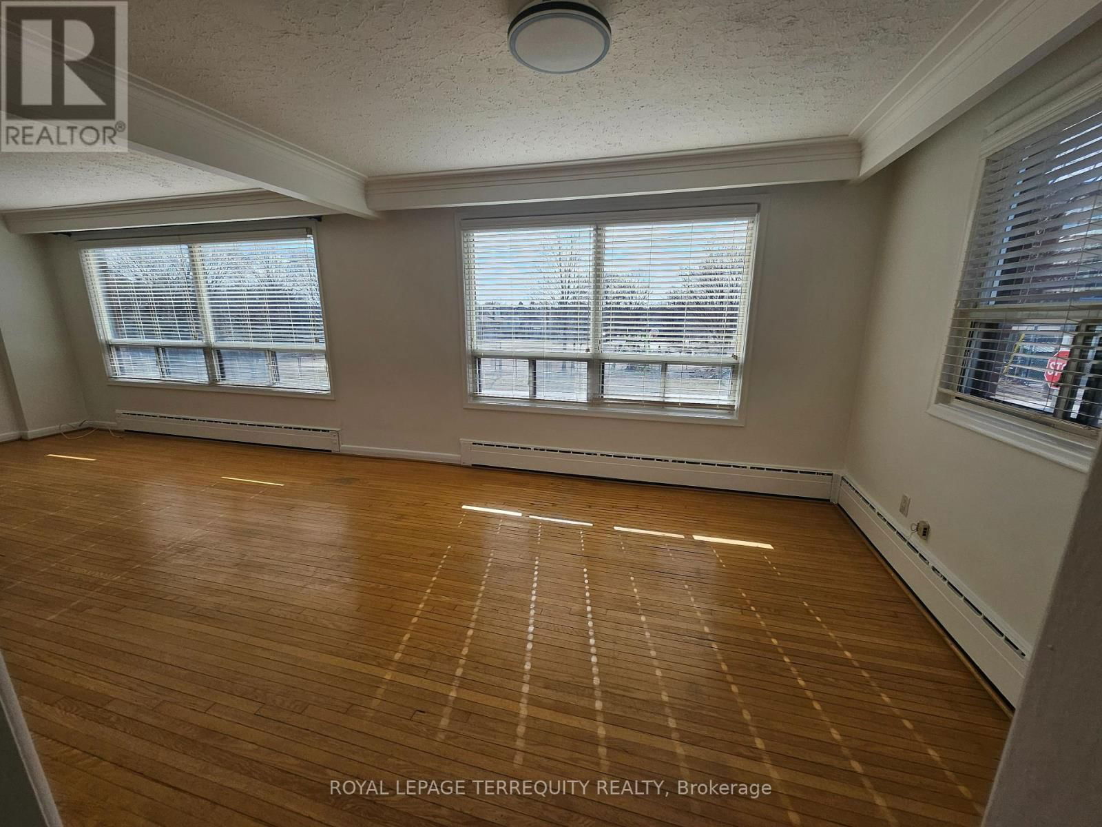 3 - 401 WINNETT AVENUE Image 14