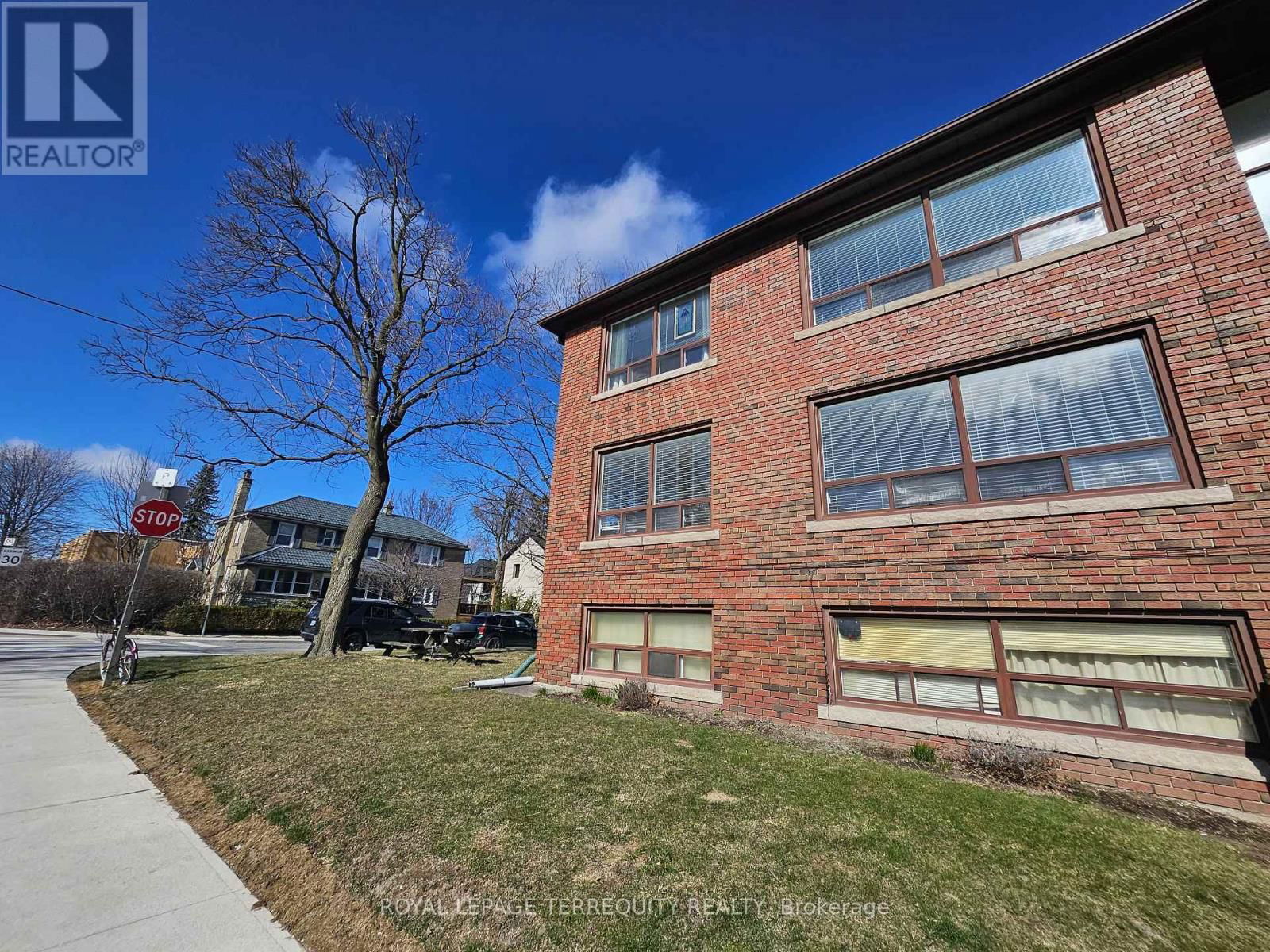 3 - 401 WINNETT AVENUE Image 2