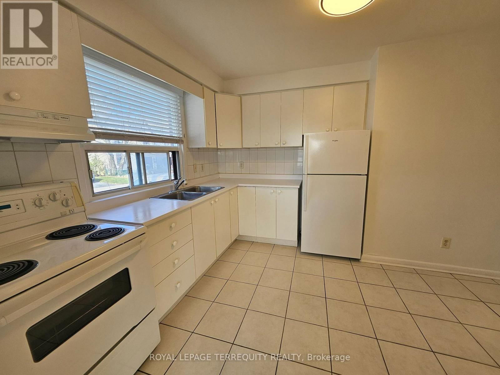 3 - 401 WINNETT AVENUE Image 20