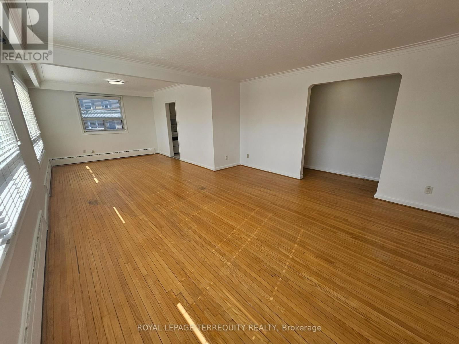 3 - 401 WINNETT AVENUE Image 25