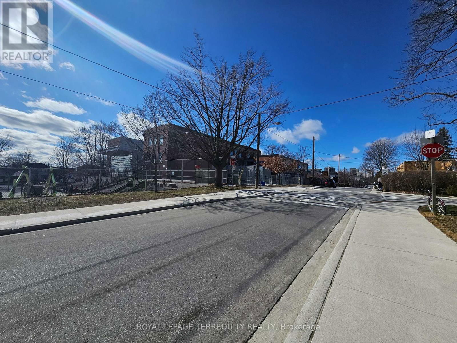 3 - 401 WINNETT AVENUE Image 32