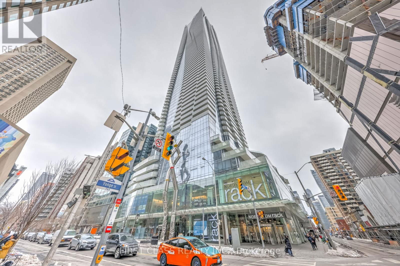 7204 - 1 BLOOR STREET EAST Image 1