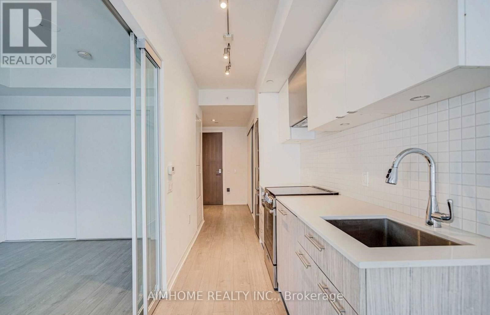 823 - 251 JARVIS STREET Image 10