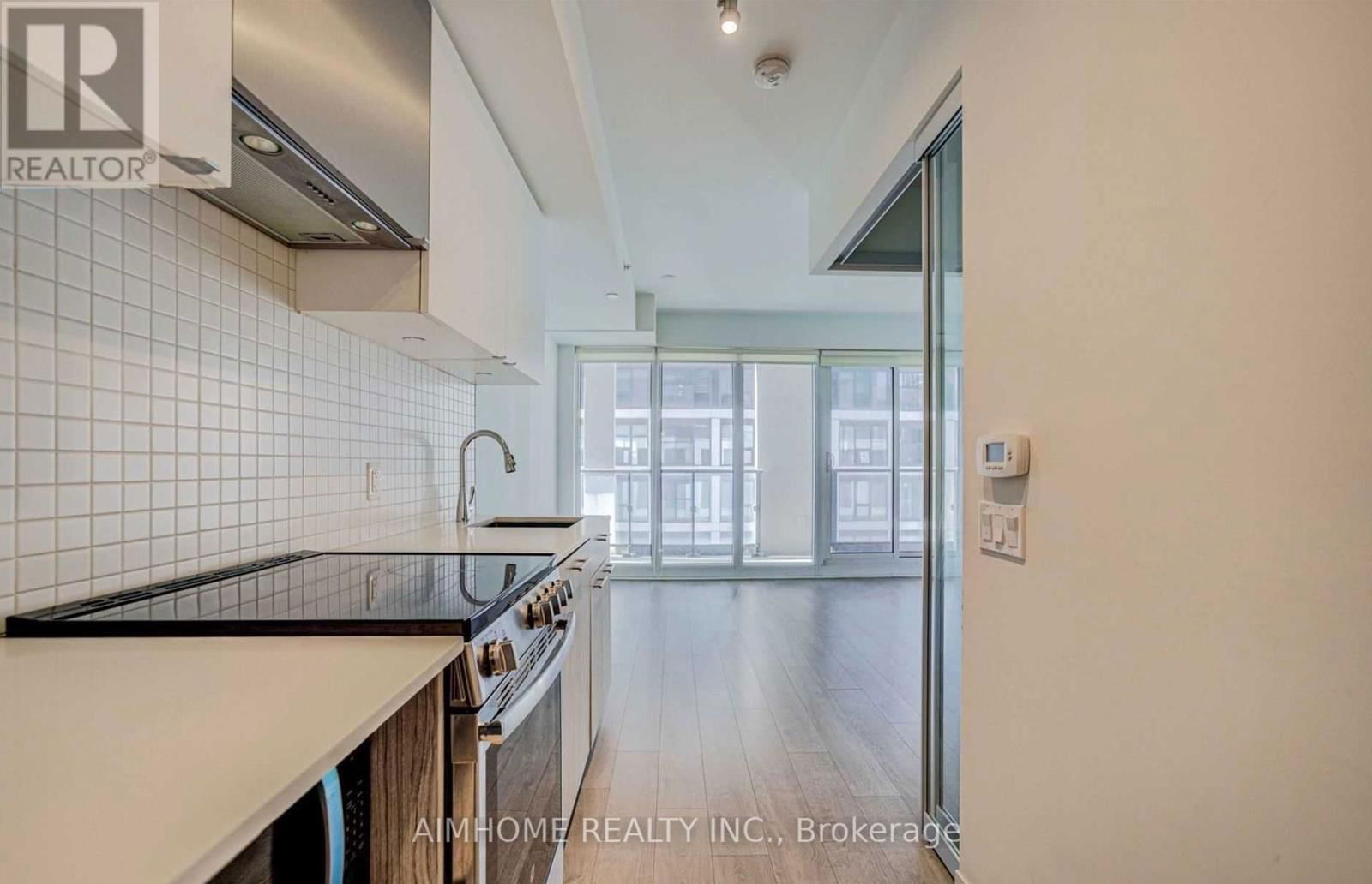 823 - 251 JARVIS STREET Image 12