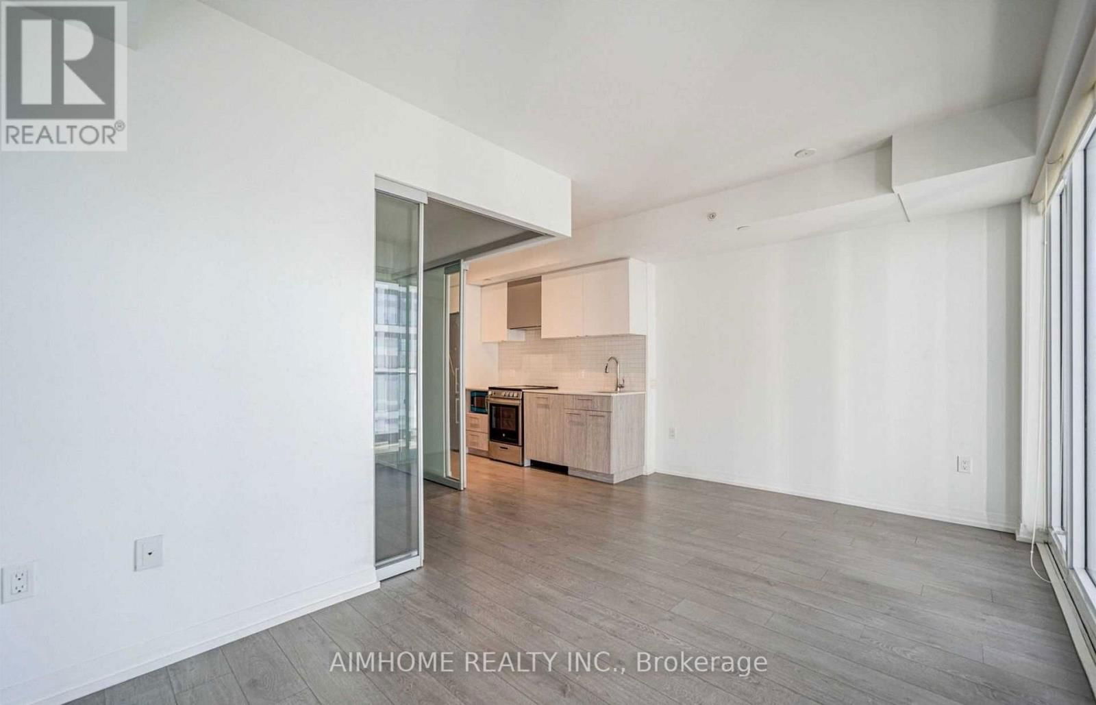 823 - 251 JARVIS STREET Image 18