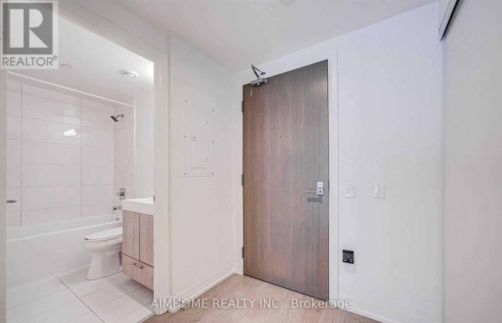 823 - 251 JARVIS STREET Image 4