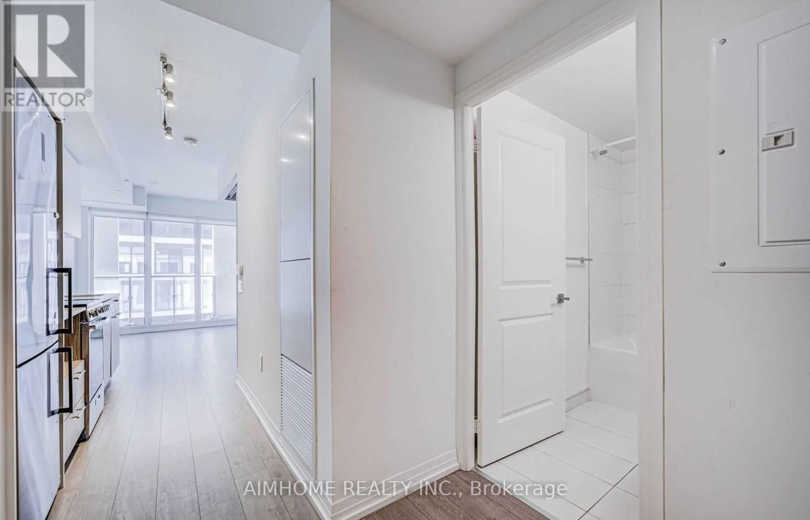 823 - 251 JARVIS STREET Image 5