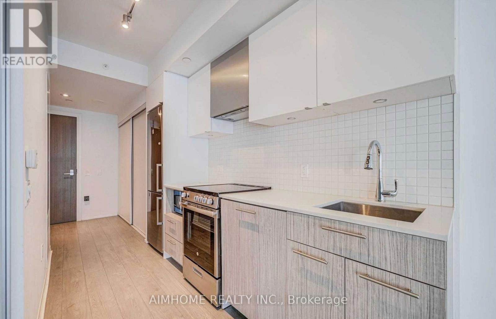 823 - 251 JARVIS STREET Image 9